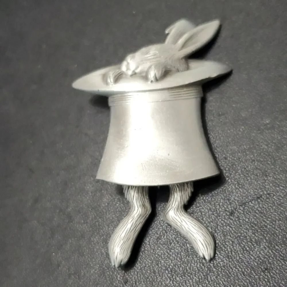 JJ vintage rabbit in a hat brooch